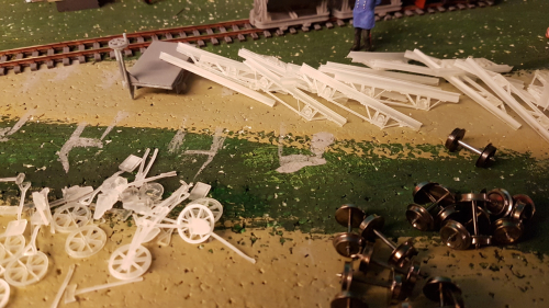 150255  -- Also got the second batch of the Atlas axleboxes. Only added a stabilizer piece in the back on this version plus deepened the axle holes a bit. For else they are perfect now. Bottom left is a few tools in 7mm I found to at Shapeways.