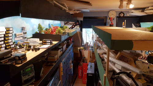 131951  -- backside against the H0e shelf