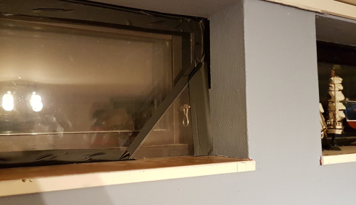 183017 -- a cut-of corner to reach the window hooks