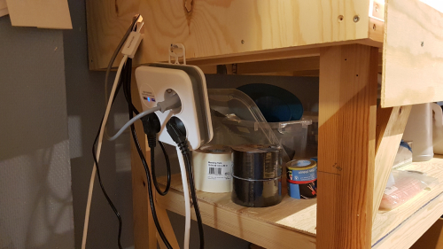 191317 -- the cabinet has it´s own connector box