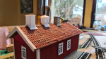 Doors and other detail parts arrived from SW this week. Had a couple of nice minutes painting them today. The roof vent and chimney got to big.. thinking about decrease and print another, we´ll see..