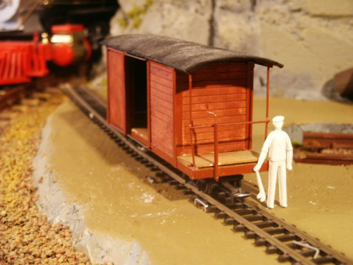 Pict6737 -- First Boxcar made in Sn2. More swedish-like design, with normal archbar bogies.